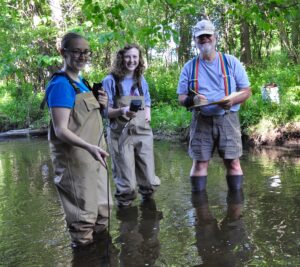 Volunteers Jennifer Carman, Hannah Butterworth, and Otho Ulrich measure in-stream water chemistry at Honey Creek during the 2016 monitoring season. credit: HRWC